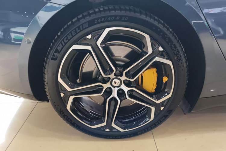 Used Xiaomi Auto SU7 2024 Rear-Drive Ultra-Long Range Advanced Pro-Level Intelligent Driving Version Right Rear Wheel Hub