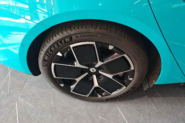 Used Xiaomi Auto SU7 2024 Rear-Drive Long-Range Intelligent Driving Version Right Rear Wheel Hub