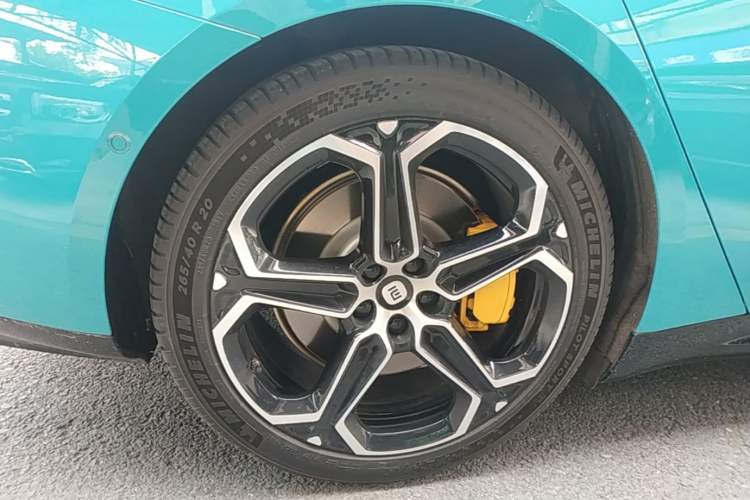 Used Xiaomi Auto SU7 2024 Four-Wheel-Drive Max Founder's Edition Right Rear Wheel Hub