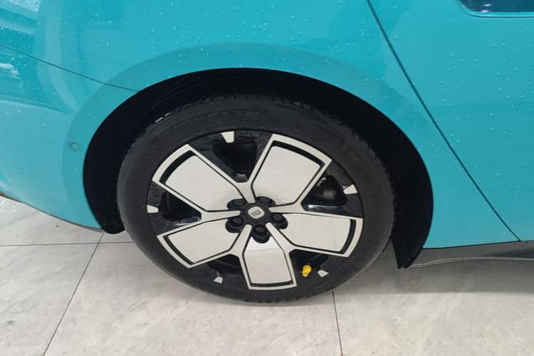 Used Xiaomi Auto SU7 2024 Rear-Drive Standard Founder Edition Right Rear Wheel Hub