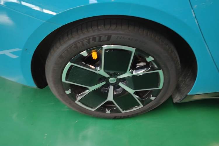 Used Xiaomi Auto SU7 2024 Rear-Drive Standard Founder Edition Right Rear Wheel Hub