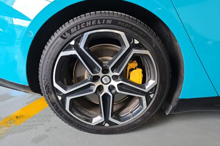 Used Xiaomi Auto SU7 2024 Four-Wheel Drive Ultra-Long Range Advanced Intelligent Driving Max Edition Right Rear Wheel Hub