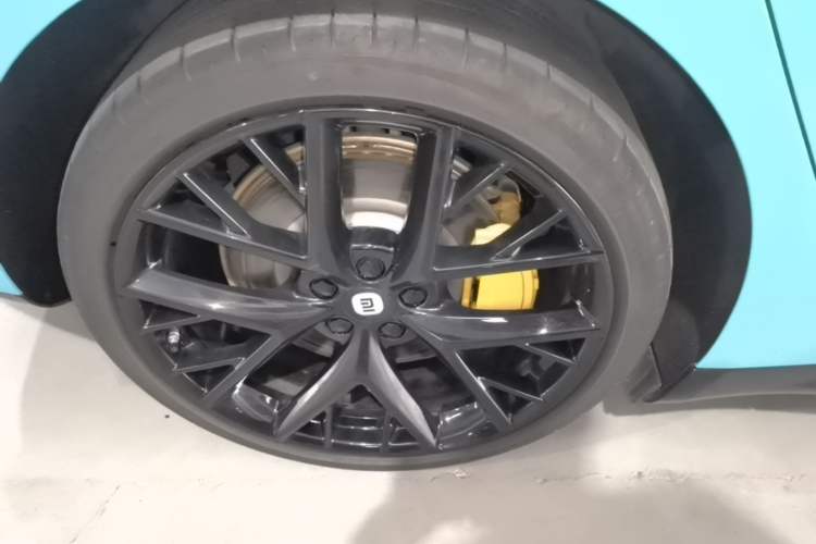 Used Xiaomi Auto SU7 2024 Four-Wheel Drive Ultra-Long Range Advanced Intelligent Driving Max Edition Right Rear Wheel Hub