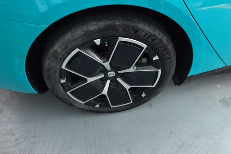 Used Xiaomi Auto SU7 2024 Rear-Drive Long-Range Intelligent Driving Version Right Rear Wheel Hub