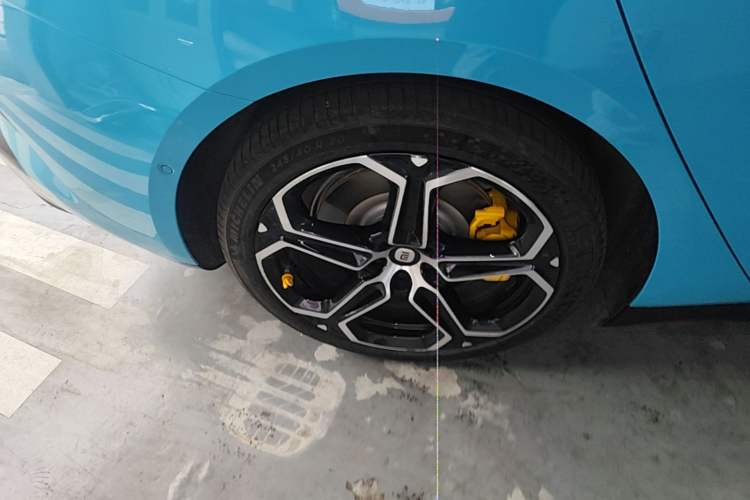 Used Xiaomi Auto SU7 2024 Rear-Drive Long-Range Intelligent Driving Version Right Rear Wheel Hub