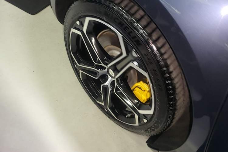 Used Xiaomi Auto SU7 2024 Rear-Drive Long-Range Intelligent Driving Version Right Rear Wheel Hub