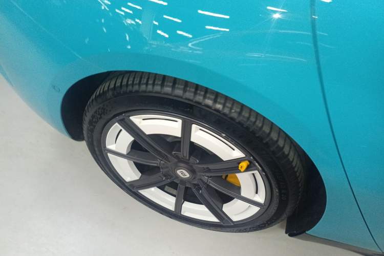 Used Xiaomi Auto SU7 2024 Rear-Drive Long-Range Intelligent Driving Version Right Rear Wheel Hub
