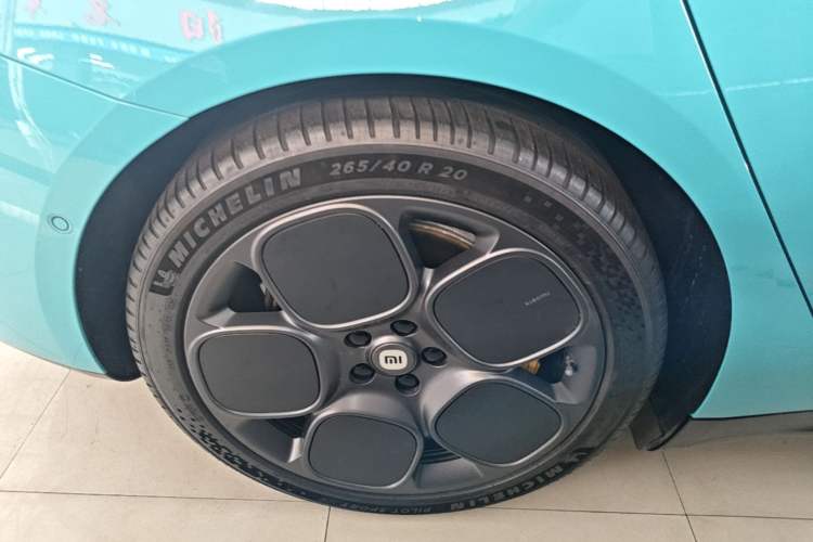 Used Xiaomi Auto SU7 2024 Four-Wheel Drive Ultra-Long Range Advanced Intelligent Driving Max Edition Right Rear Wheel Hub