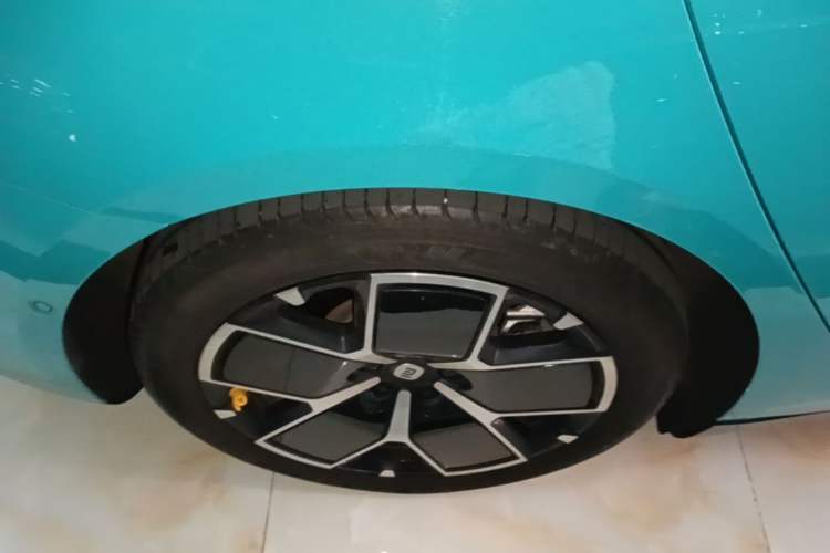 Used Xiaomi Auto SU7 2024 Rear-Drive Long-Range Intelligent Driving Version Right Rear Wheel Hub