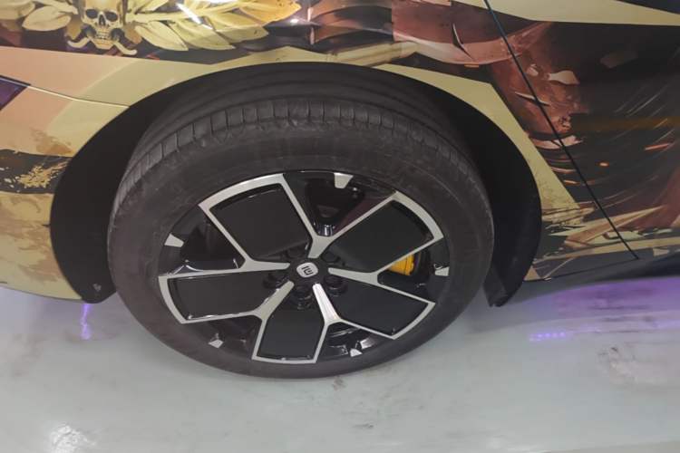Used Xiaomi Auto SU7 2024 Four-Wheel Drive Ultra-Long Range Advanced Intelligent Driving Max Edition Right Rear Wheel Hub