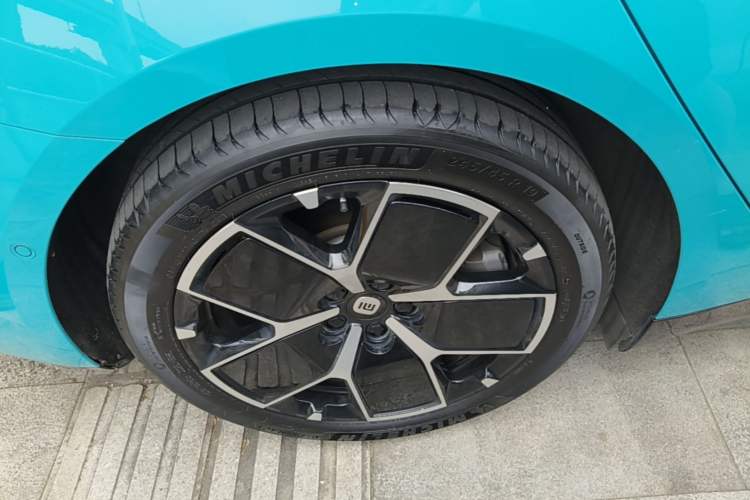 Used Xiaomi Auto SU7 2024 Rear-Drive Long-Range Intelligent Driving Version Right Rear Wheel Hub