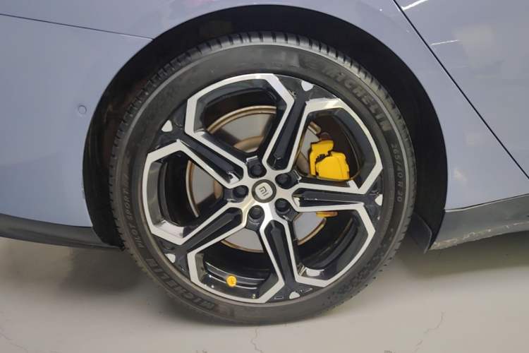 Used Xiaomi Auto SU7 2024 Four-Wheel-Drive Max Founder's Edition Right Rear Wheel Hub