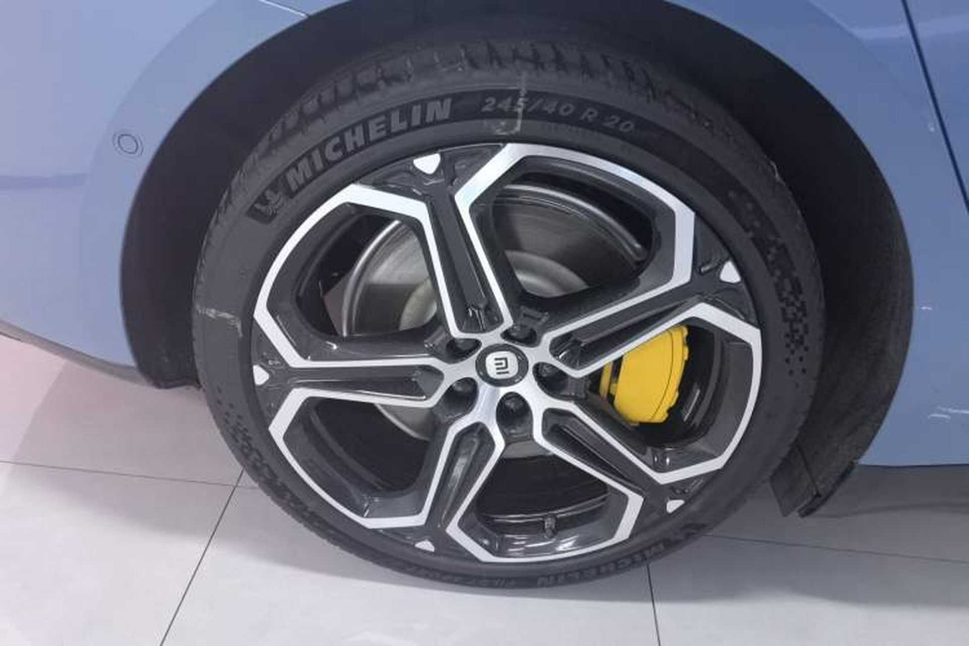 Used Xiaomi Auto SU7 2024 Rear-Drive Long-Range Intelligent Driving Version Right Rear Wheel Hub