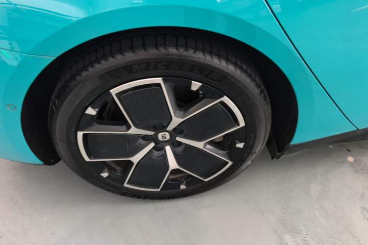 Used Xiaomi Auto SU7 2024 Rear-Drive Long-Range Intelligent Driving Version Right Rear Wheel Hub