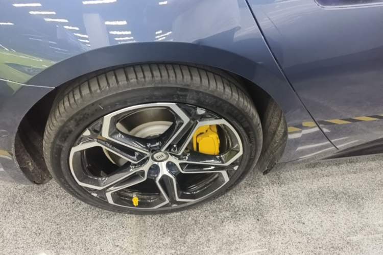 Used Xiaomi Auto SU7 2024 Rear-Drive Ultra-Long Range Advanced Pro-Level Intelligent Driving Version Right Rear Wheel Hub