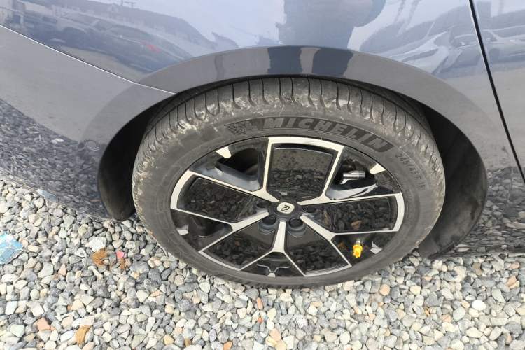 Used Xiaomi Auto SU7 2024 Rear-Drive Standard Founder Edition Right Rear Wheel Hub
