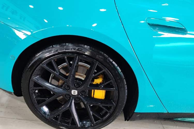 Used Xiaomi Auto SU7 2024 Four-Wheel Drive Ultra-Long Range Advanced Intelligent Driving Max Edition Right Rear Wheel Hub