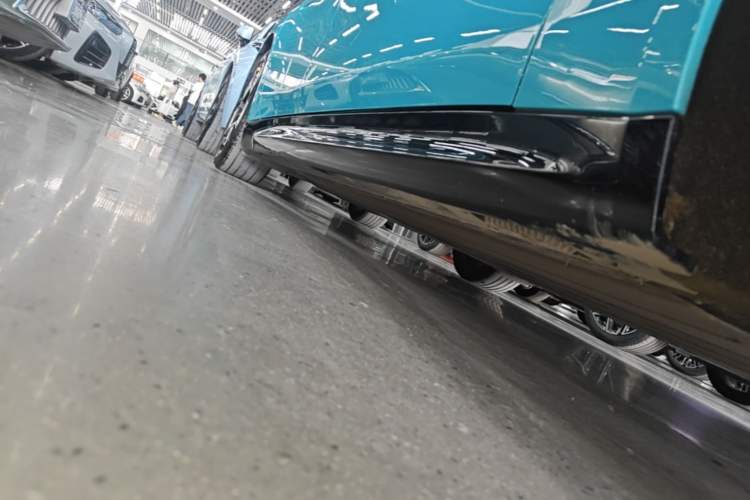 Used Xiaomi Auto SU7 2024 Rear-Drive Long-Range Intelligent Driving Version Right Side Sill