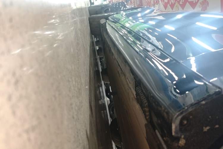 Used Xiaomi Auto SU7 2024 Rear-Drive Long-Range Intelligent Driving Version Right Side Sill