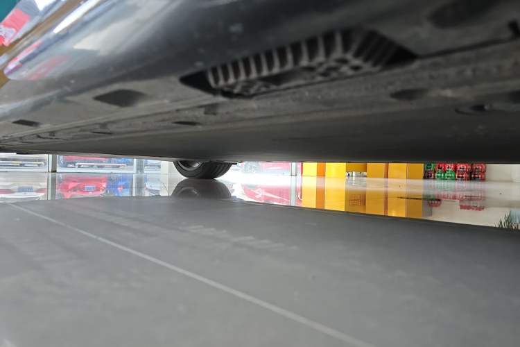 Used Xiaomi Auto SU7 2024 Four-Wheel Drive Ultra-Long Range Advanced Intelligent Driving Max Edition Right Side Sill