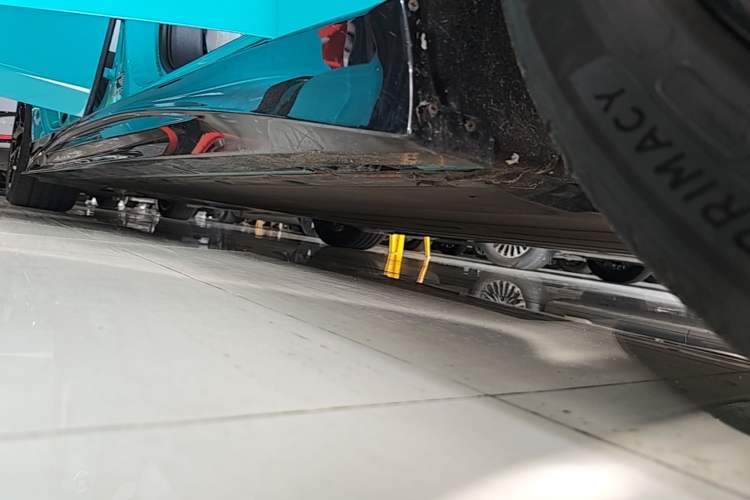 Used Xiaomi Auto SU7 2024 Rear-Drive Standard Founder Edition Right Side Sill