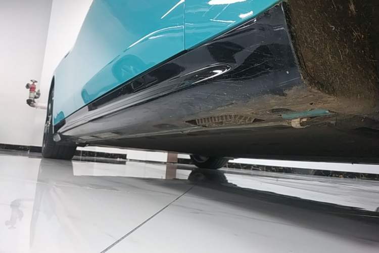 Used Xiaomi Auto SU7 2024 Rear-Drive Long-Range Intelligent Driving Version Right Side Sill