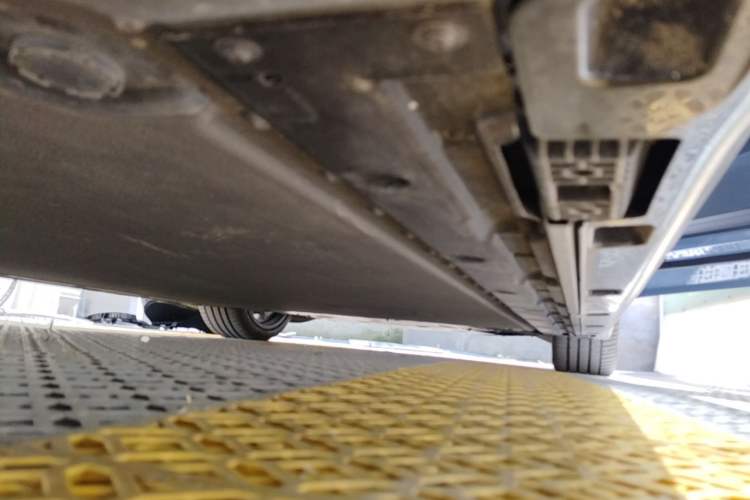Used Xiaomi Auto SU7 2024 Four-Wheel Drive Ultra-Long Range Advanced Intelligent Driving Max Edition Right Side Sill