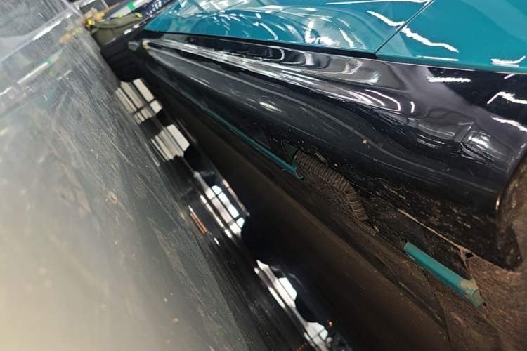 Used Xiaomi Auto SU7 2024 Rear-Drive Long-Range Intelligent Driving Version Right Side Sill