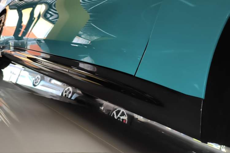 Used Xiaomi Auto SU7 2024 Four-Wheel Drive Ultra-Long Range Advanced Intelligent Driving Max Edition Right Side Sill