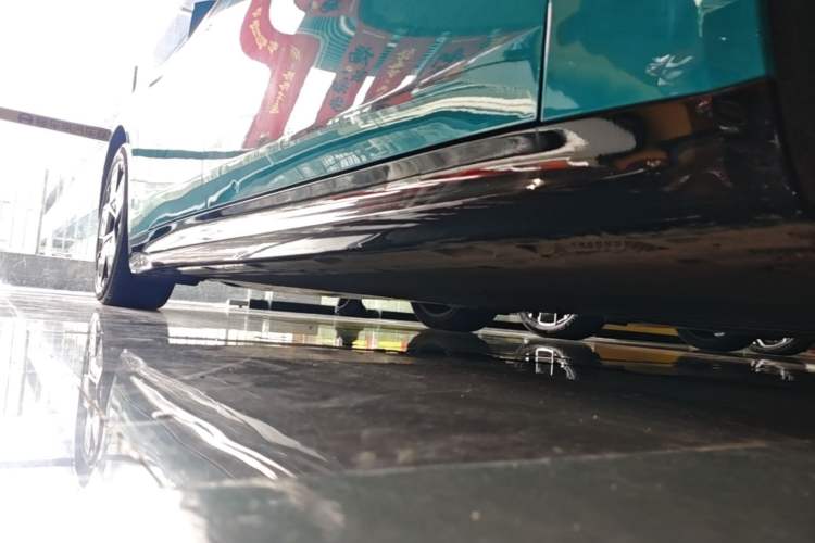 Used Xiaomi Auto SU7 2024 Rear-Drive Long-Range Intelligent Driving Version Right Side Sill