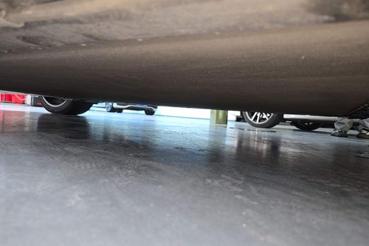 Used Xiaomi Auto SU7 2024 Four-Wheel Drive Ultra-Long Range Advanced Intelligent Driving Max Edition Right Side Sill