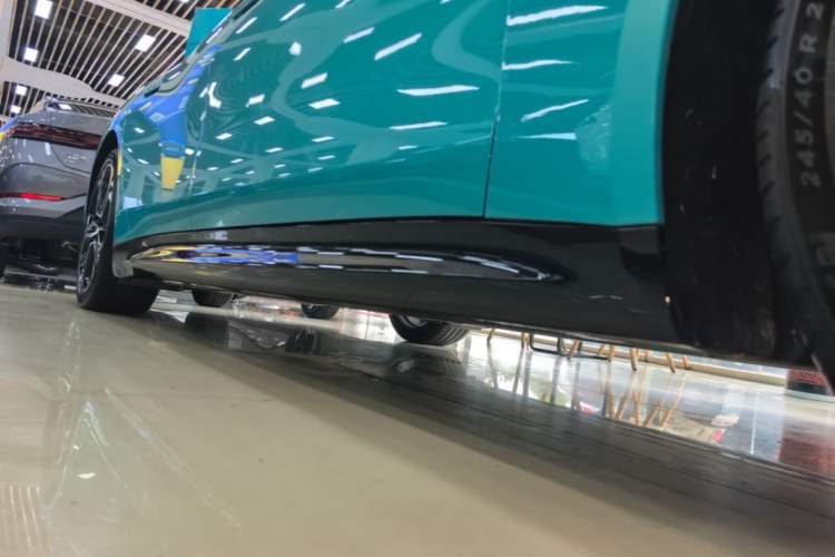 Used Xiaomi Auto SU7 2024 Rear-Drive Long-Range Intelligent Driving Version Right Side Sill