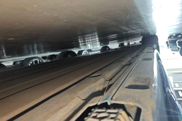 Used Xiaomi Auto SU7 2024 Rear-Drive Long-Range Intelligent Driving Version Right Side Sill