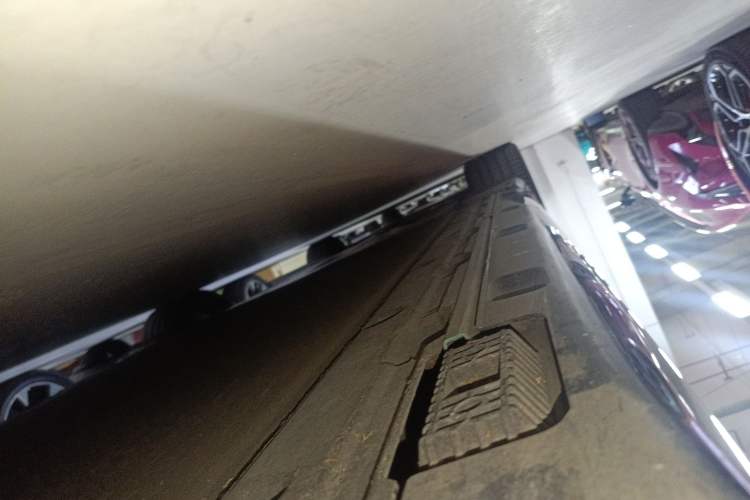 Used Xiaomi Auto SU7 2024 Rear-Drive Long-Range Intelligent Driving Version Right Side Sill