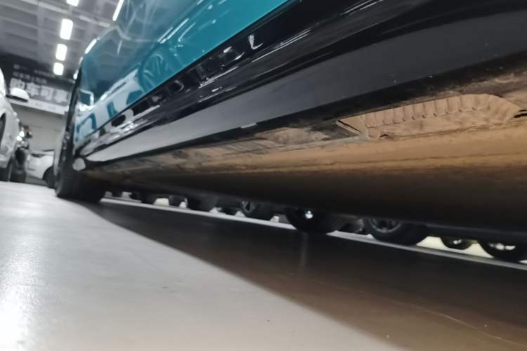 Used Xiaomi Auto SU7 2024 Rear-Drive Ultra-Long Range Advanced Pro-Level Intelligent Driving Version Right Side Sill