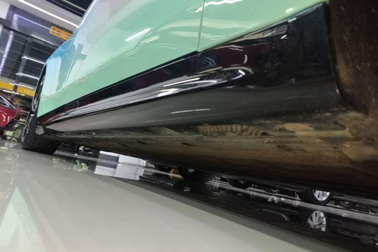 Used Xiaomi Auto SU7 2024 Rear-Drive Ultra-Long Range Advanced Pro-Level Intelligent Driving Version Right Side Sill