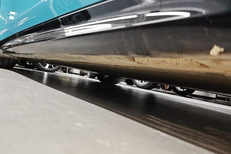 Used Xiaomi Auto SU7 2024 Four-Wheel Drive Ultra-Long Range Advanced Intelligent Driving Max Edition Right Side Sill