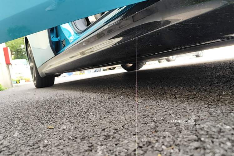Used Xiaomi Auto SU7 2024 Four-Wheel Drive Ultra-Long Range Advanced Intelligent Driving Max Edition Right Side Sill