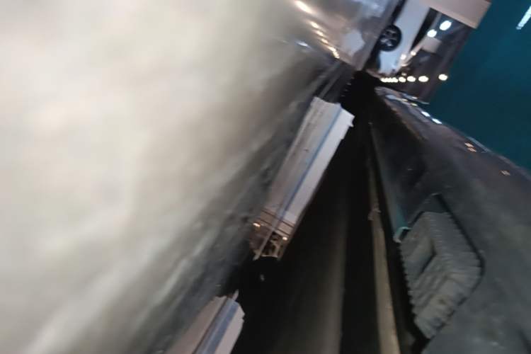 Used Xiaomi Auto SU7 2024 Four-Wheel Drive Ultra-Long Range Advanced Intelligent Driving Max Edition Right Side Sill