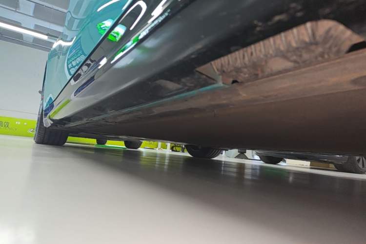 Used Xiaomi Auto SU7 2024 Rear-Drive Long-Range Intelligent Driving Version Right Side Sill