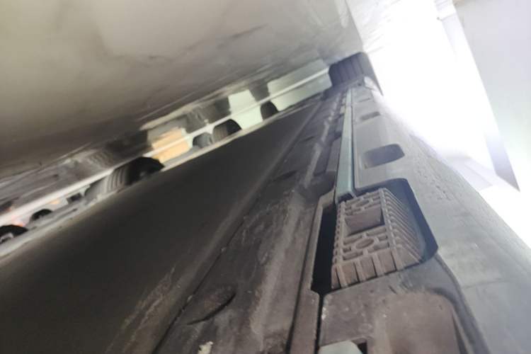 Used Xiaomi Auto SU7 2024 Rear-Drive Long-Range Intelligent Driving Version Right Side Sill
