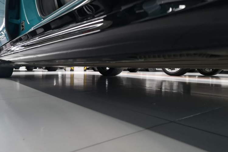 Used Xiaomi Auto SU7 2024 Rear-Drive Long-Range Intelligent Driving Version Right Side Sill