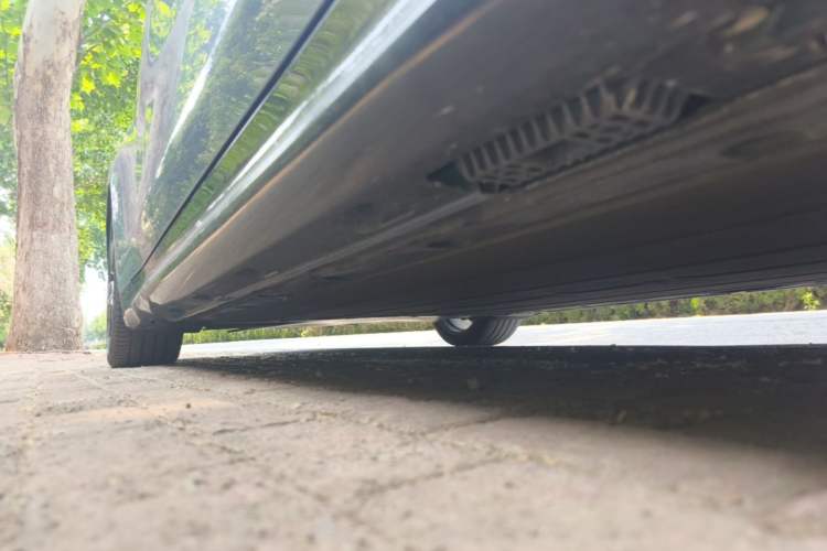 Used Xiaomi Auto SU7 2024 Rear-Drive Long-Range Intelligent Driving Version Right Side Sill