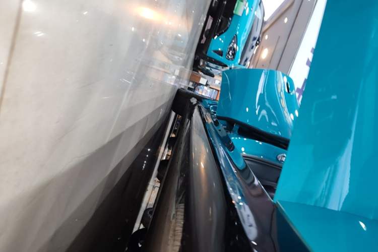 Used Xiaomi Auto SU7 2024 Rear-Drive Ultra-Long Range Advanced Pro-Level Intelligent Driving Version Right Side Sill