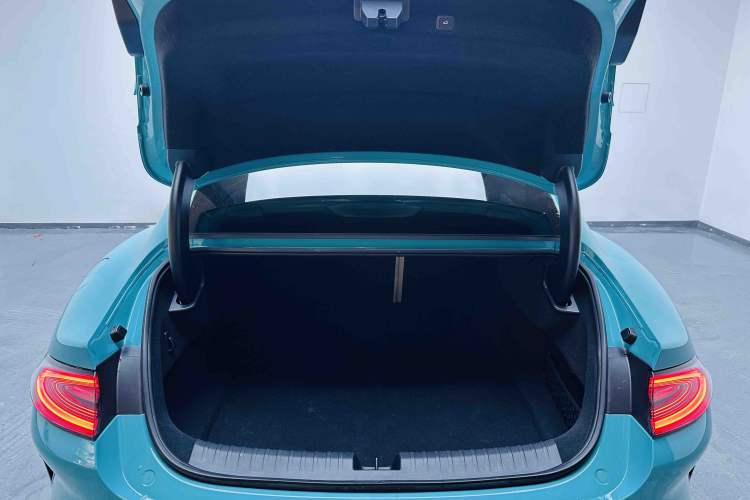 Used Xiaomi Auto SU7 2024 Four-Wheel Drive Ultra-Long Range Advanced Intelligent Driving Max Edition Trunk