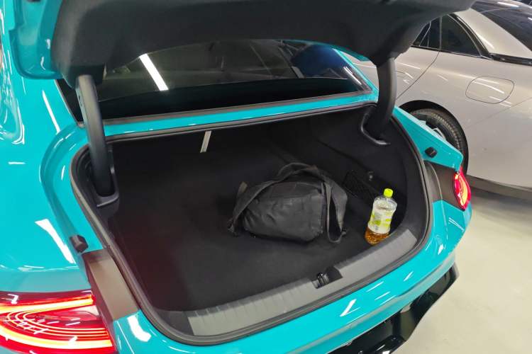 Used Xiaomi Auto SU7 2024 Four-Wheel Drive Ultra-Long Range Advanced Intelligent Driving Max Edition Trunk