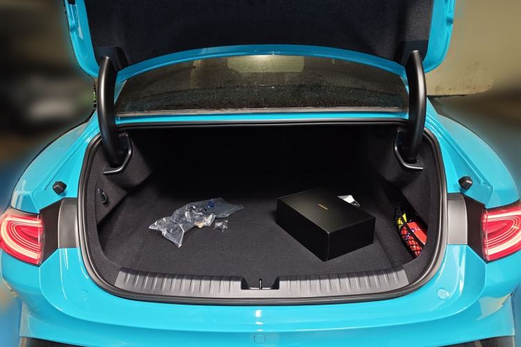Used Xiaomi Auto SU7 2024 Four-Wheel Drive Ultra-Long Range Advanced Intelligent Driving Max Edition Trunk