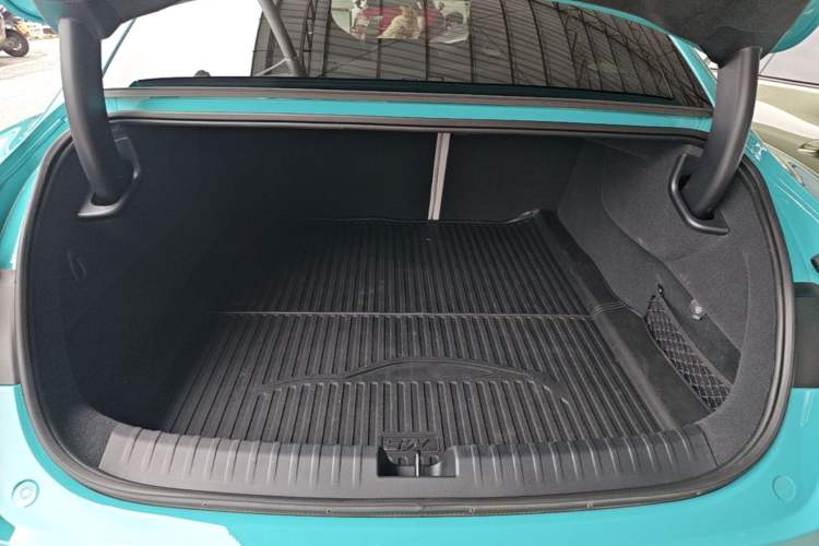 Used Xiaomi Auto SU7 2024 Four-Wheel Drive Ultra-Long Range Advanced Intelligent Driving Max Edition Trunk