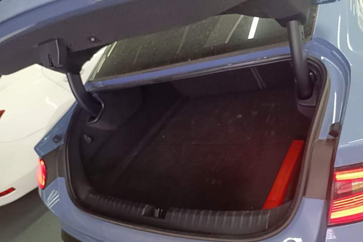 Used Xiaomi Auto SU7 2024 Four-Wheel-Drive Max Founder's Edition Trunk