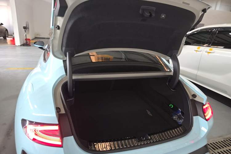 Used Xiaomi Auto SU7 2024 Four-Wheel Drive Ultra-Long Range Advanced Intelligent Driving Max Edition Trunk